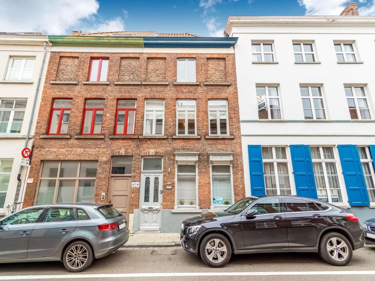 Town House With View Over The 3 Towers Of Bruges Exterior foto